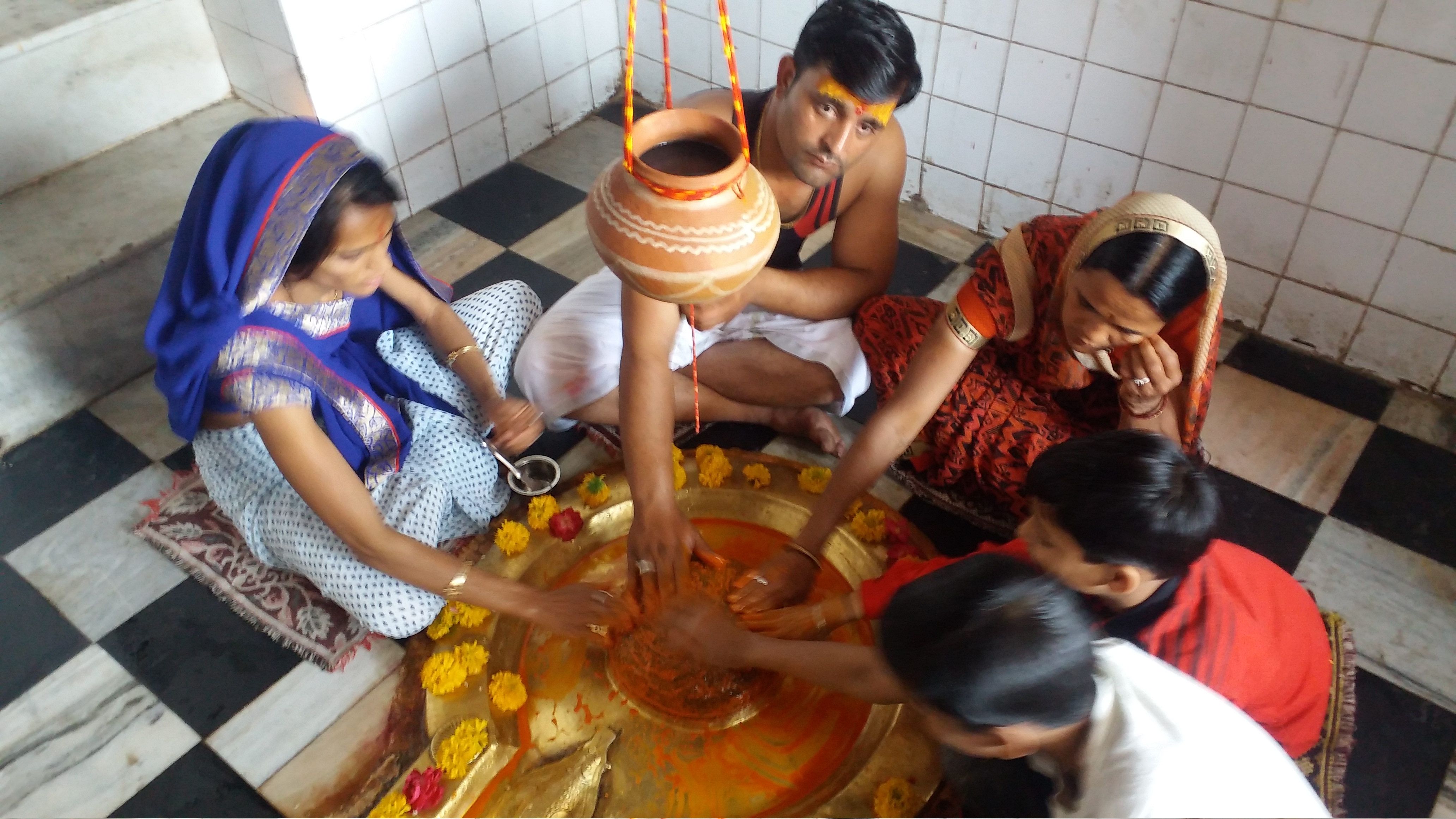 प्रतापगढ़ से कालसर्फ पूजा कारतेहुवे pratapghra se kalsrf puja karate huve