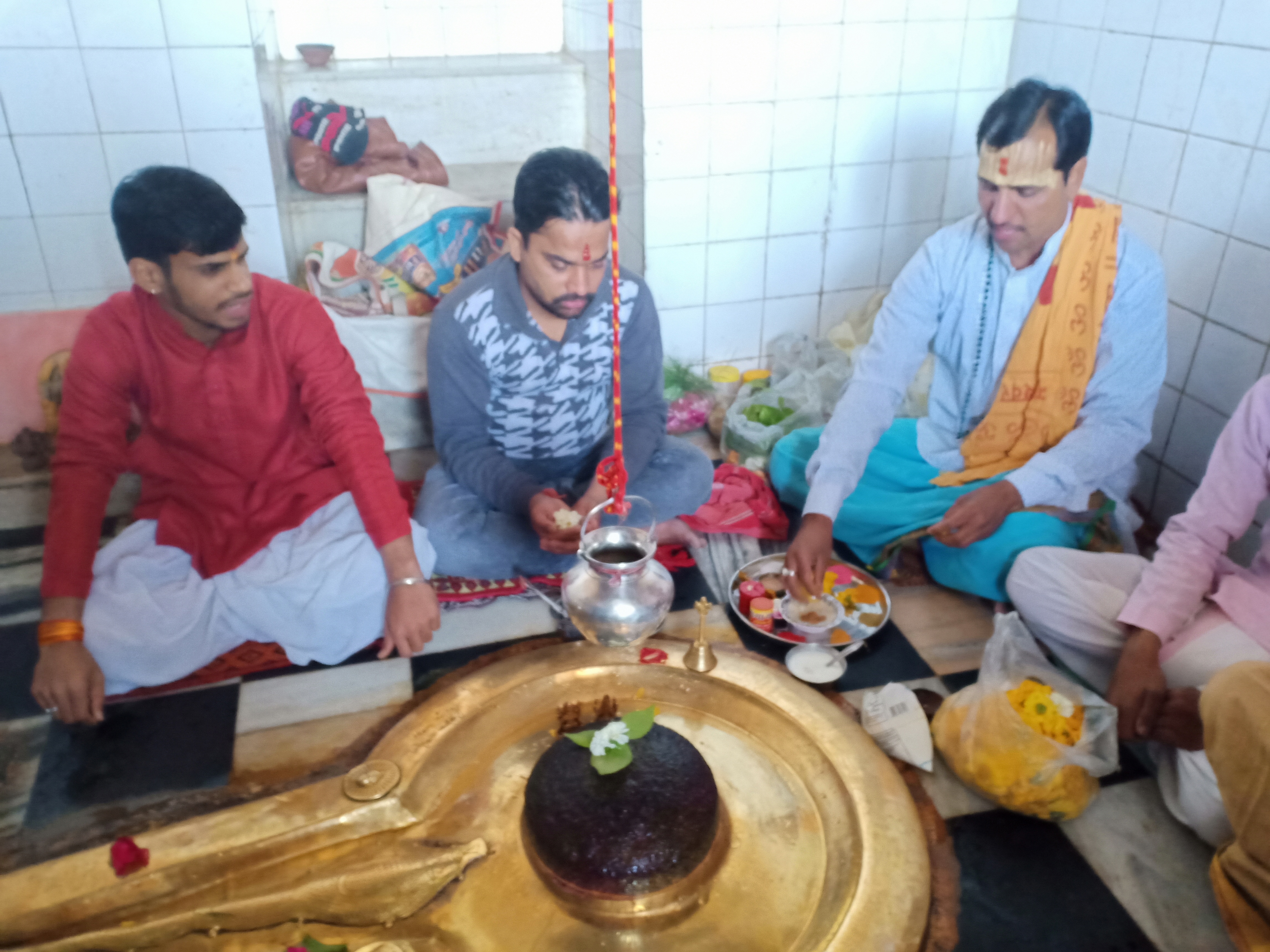 मनकामेश्वर महादेव अभिषेक पूजन राघव जी तराना  mankamesvar.ahadev abhisek pujan ragv hi taeana