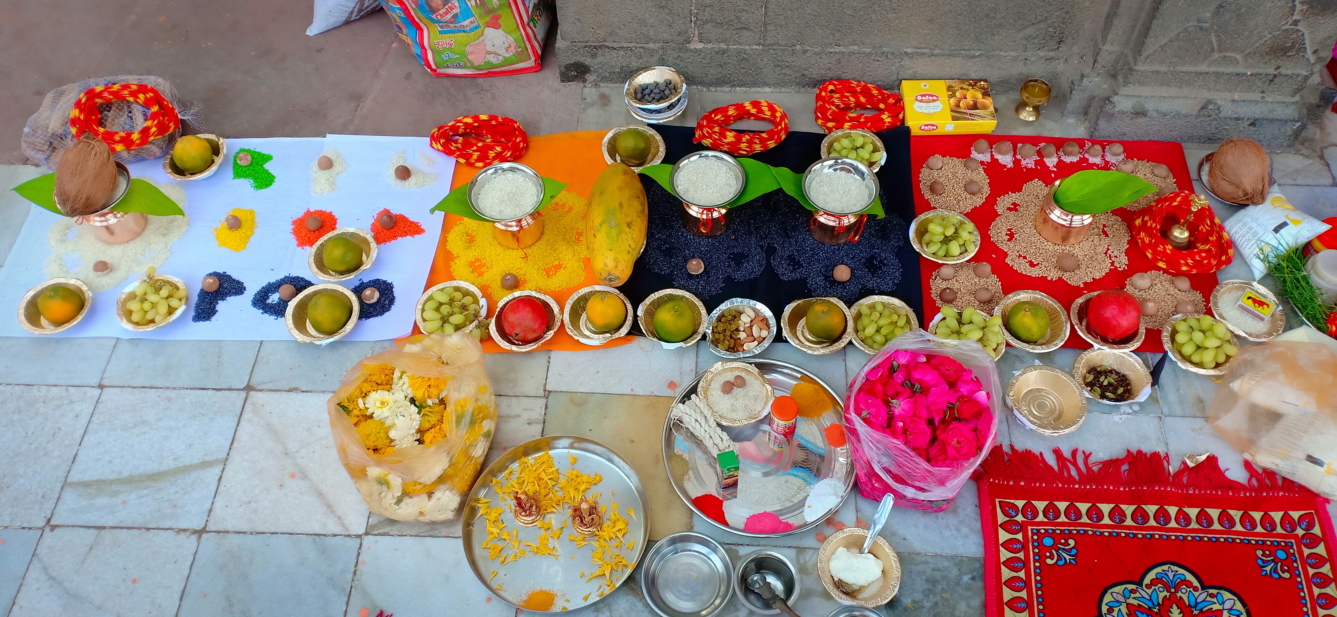 उज्जैन में राहु केतु ग्रह की शांति पूजन हवन कराते हुए शैलेश जी बनारस से ujjain mein rahu ketu grah Shanti pujan Jahan pavan karate hue Shailesh ji Banaras