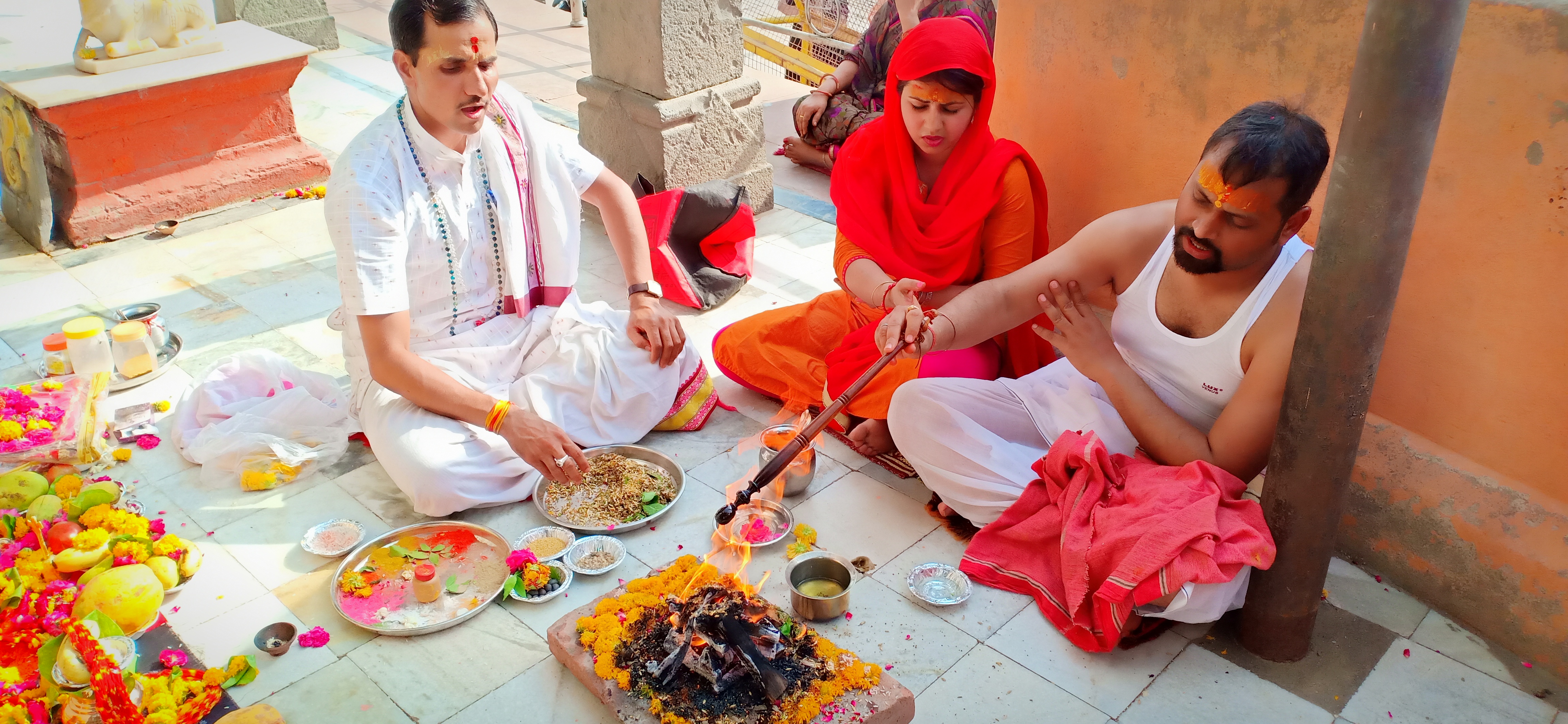 Archana Singh karnatak se Mangal dosh Shanti Pujan havan karate hue Ujjain mei अर्चना सिंह कर्नाटक से मंगल दोष शांति पूजन हवन कराते हुए उज्जैन में