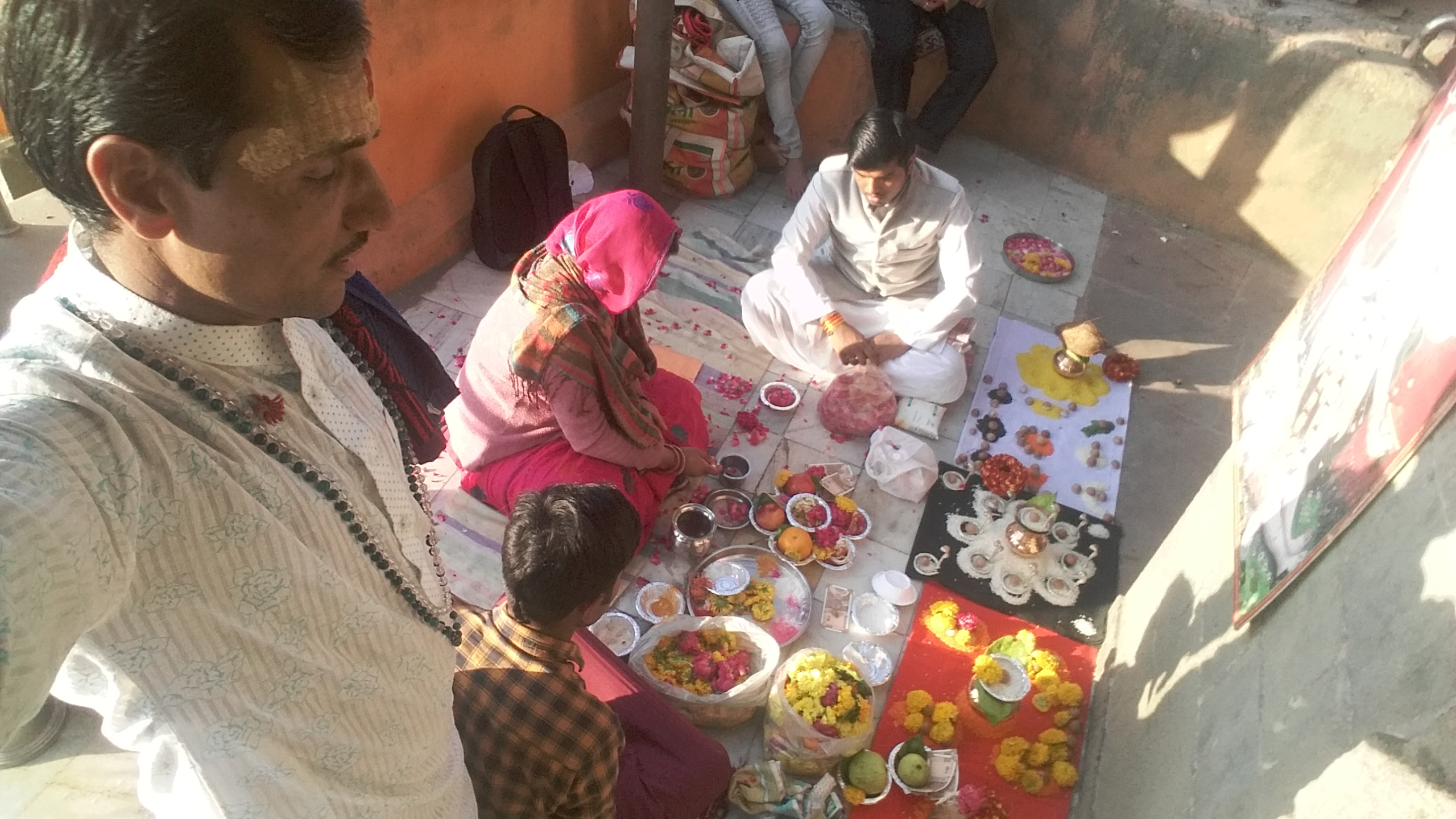 Jaypur se kalsrf mngal pujan shanti karTe huve navin ji जयपुर से कालसर्फ मंगल पूजन शान्ति करते हुवे नवीन जी